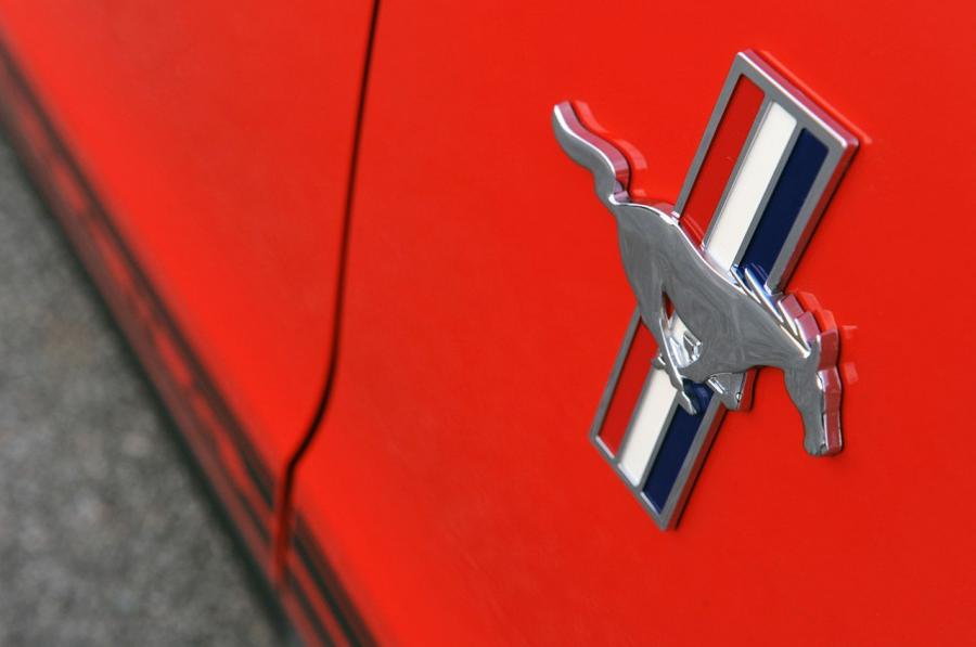  Ford Mustang V6 2011 года  (фото 50 из 93)